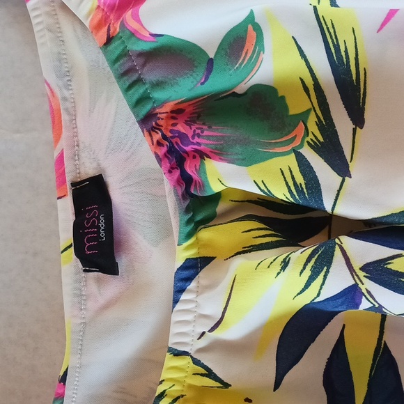 Woman Missi Floral Off The Shoulder Mini Dress - Picture 3 of 4